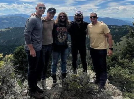 俳優がカリフォルニア（民主党州）から田舎の赤い州（共和党の州）に引っ越し AMEARICA and WORLD BREAKING NEWS